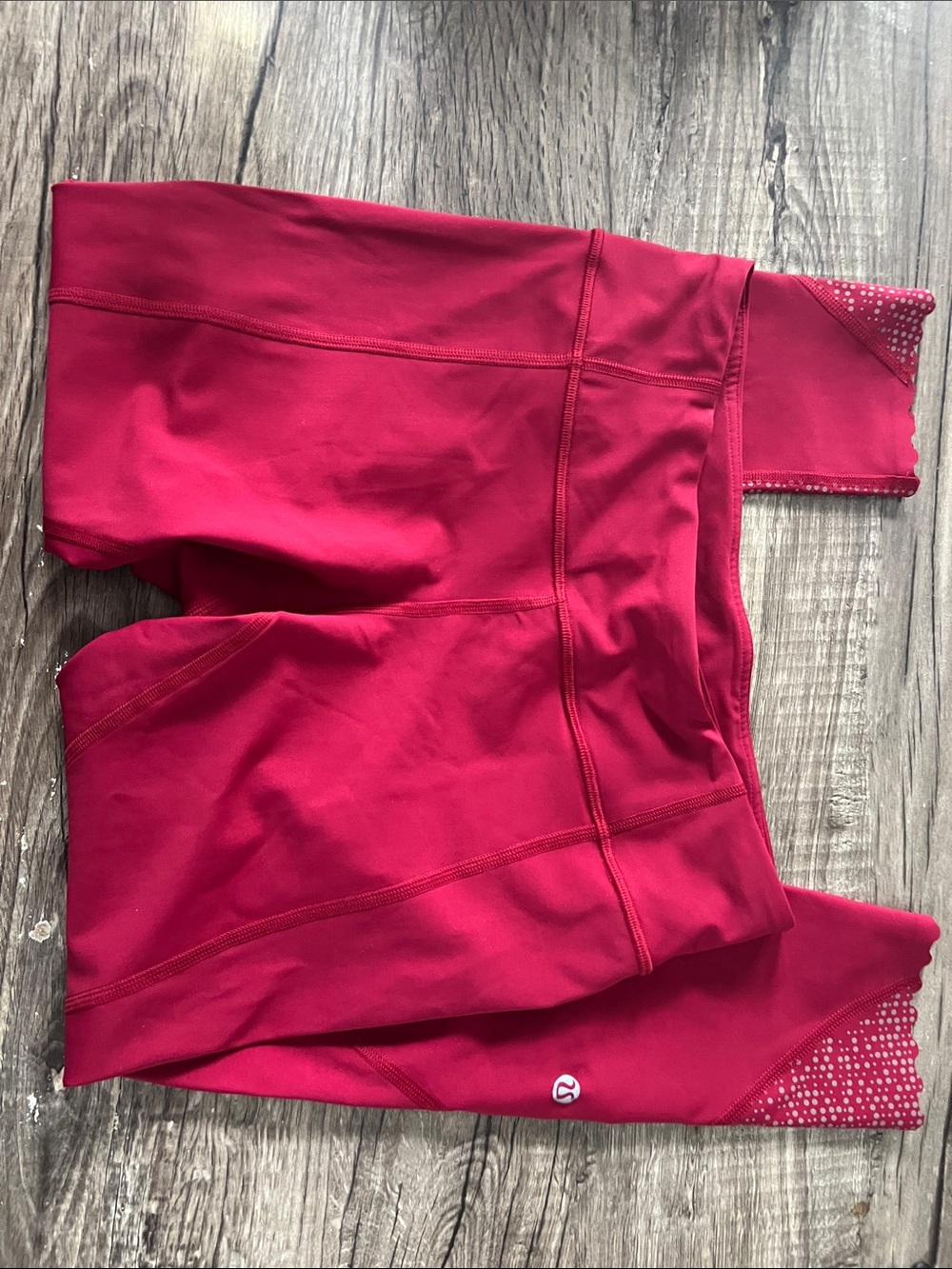 Lululemon Tight Stuff Tight II 25" Ruby Red Scallop Reflective Leggings Size 8